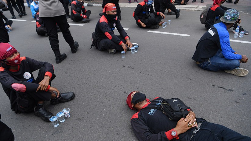 Aksi Buruh Tuntut THR Dibayar Penuh Tanpa Dicicil - Bagian 2