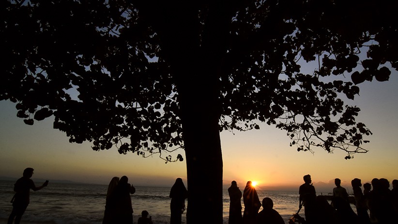 Menikmati Senja di Pantai Loang Baloq Mataram - Bagian 2