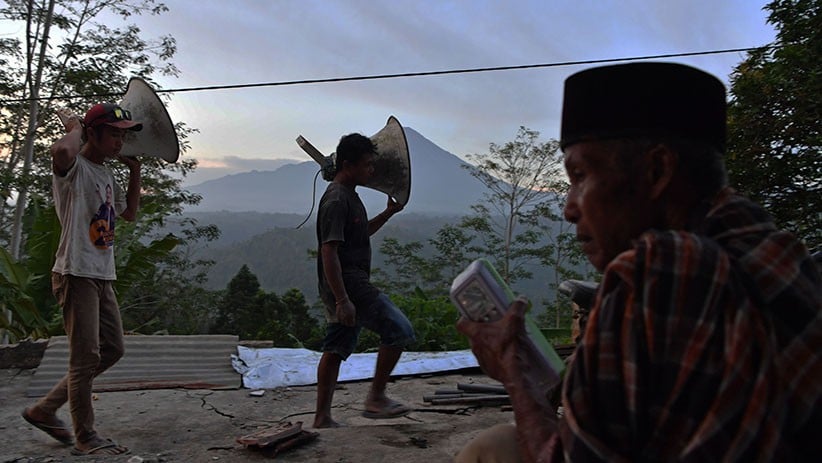 Antisipasi Gempa Susulan, Sholat Tarawih Digelar di Area Terbuka  - Bagian 2