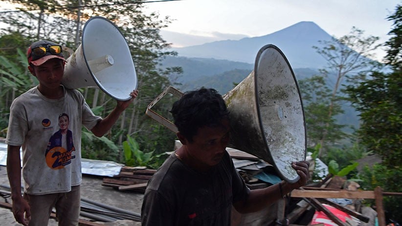 Antisipasi Gempa Susulan, Sholat Tarawih Digelar di Area Terbuka  - Bagian 3