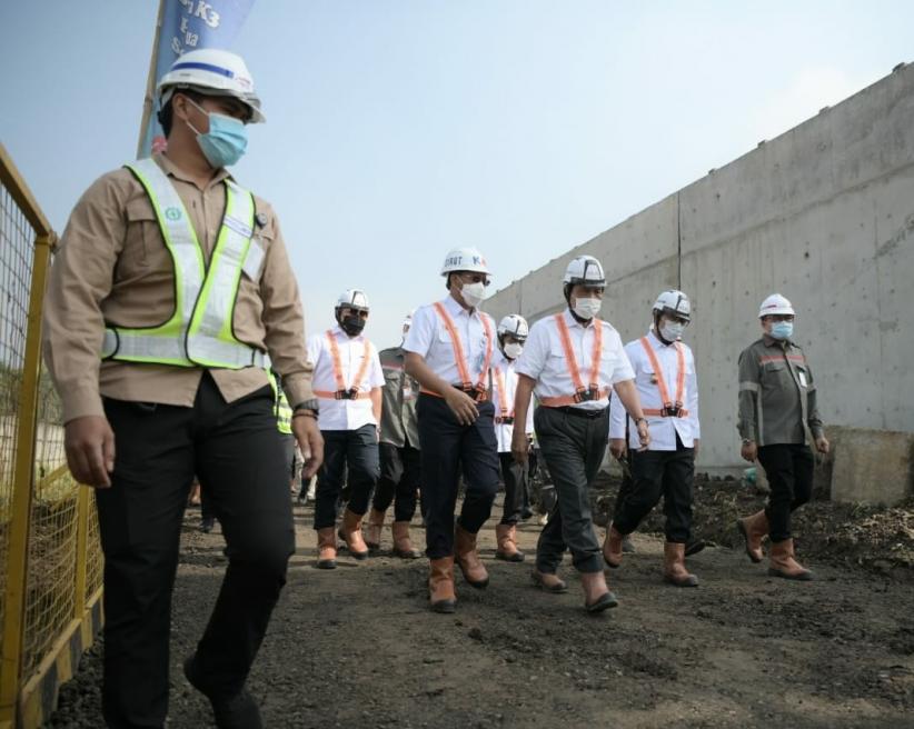 Bersama Luhut, Ridwan Kamil Tinjau Pembangunan KA Cepat Bandung-Jakarta dengan Progres 70 Persen