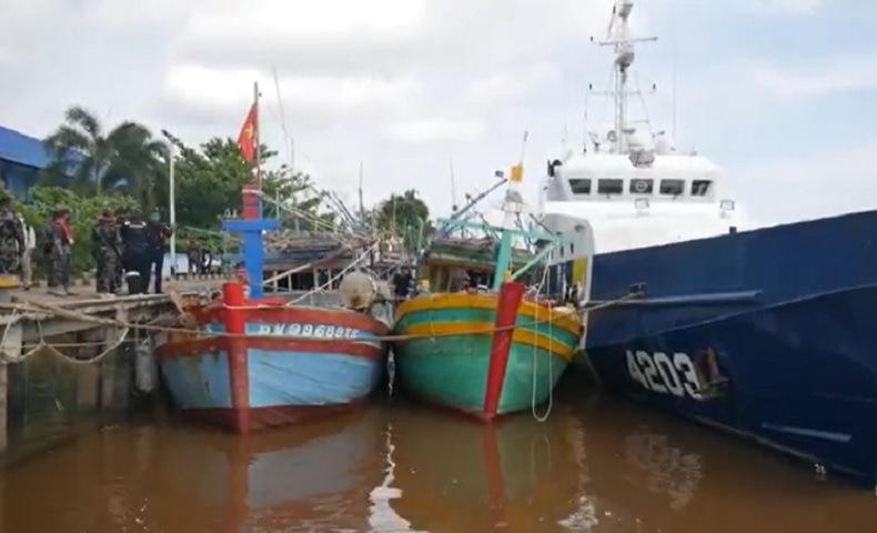 Tangkap Cumi di Laut Natuna, Lima Kapal Vietnam Ditangkap KKP