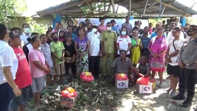 Perindo Kupang Bagikan 300 Paket Sembako untuk Warga Terdampak Badai Seroja 