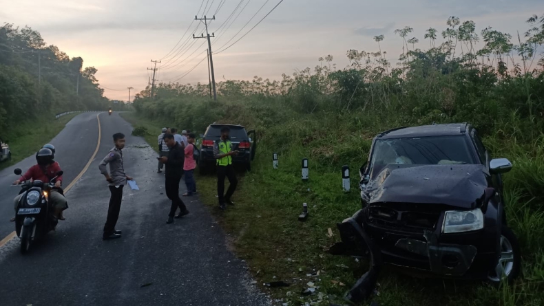 title Kecelakaan di Bangka Selatan, Fortuner dan Grand Vitara Adu Banteng Kecelakaan di Bangka Selatan, Fortuner dan Grand Vitara Adu Banteng