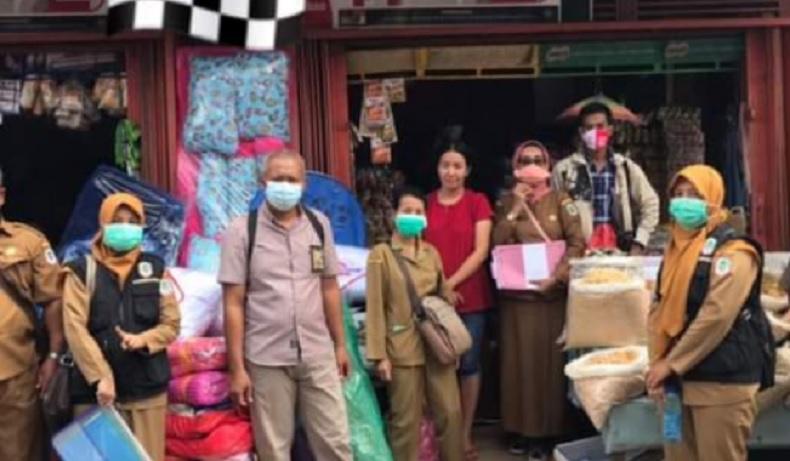 title Sidak Pertokoan, Wabup Kapuas Hulu Temukan Makanan Kedaluwarsa Dijual Bebas Sidak Pertokoan, Wabup Kapuas Hulu Temukan Makanan Kedaluwarsa Dijual Bebas