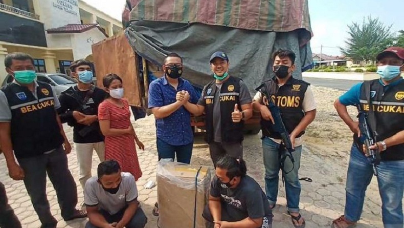 title Polisi dan Bea Cukai Amankan Truk Muatan Rokok Ilegal di Perbatasan Aceh-Sumut Polisi dan Bea Cukai Amankan Truk Muatan Rokok Ilegal di Perbatasan Aceh-Sumut