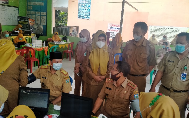 H-1 Ramadan, Ribuan Guru di OKU Mulai Disuntik Vaksin