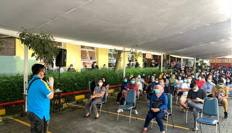 Jelang Pendidikan Tatap Muka, Komunitas Tionghoa Vaksin 4.000 Guru di Bandung