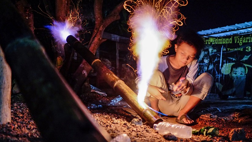 Bermain Meriam Bambu Mengisi Waktu Bulan Ramadan - Bagian 1