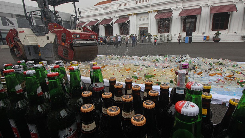 Polrestabes Surabaya Musnahkan Ribuan Botol Miras Hasil Operasi Pekat Semeru