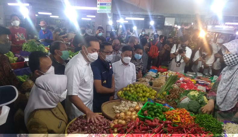 Pastikan Sembako Aman, Mendag dan Gubernur Jabar Pantau Pasar Tradisional