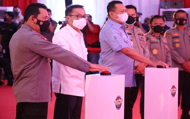 title Aplikasi Sinar Diluncurkan, Kapolda Jabar: Pembuatan SIM Bisa dari Rumah Aplikasi Sinar Diluncurkan, Kapolda Jabar: Pembuatan SIM Bisa dari Rumah