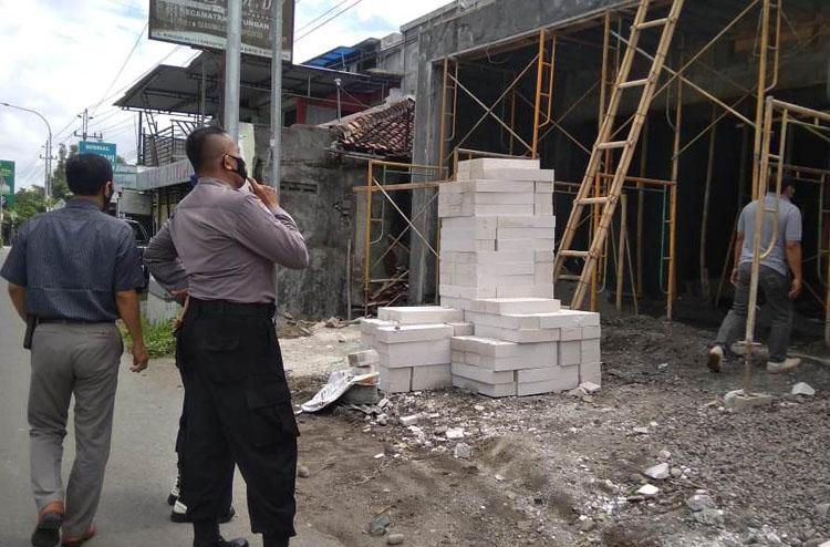 Betulkan Atap, Buruh di Bantul Tewas Tersengat Listrik