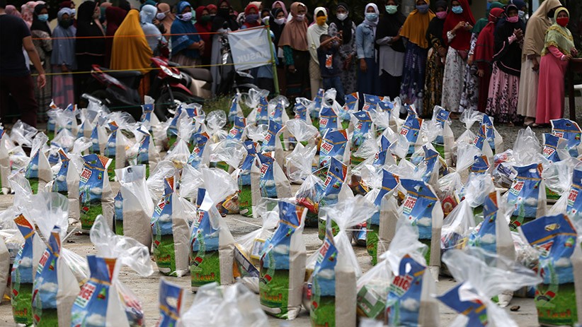 Masyarakat Muslim Eropa dan Turki Salurkan Ribuan Sembako - Bagian 1