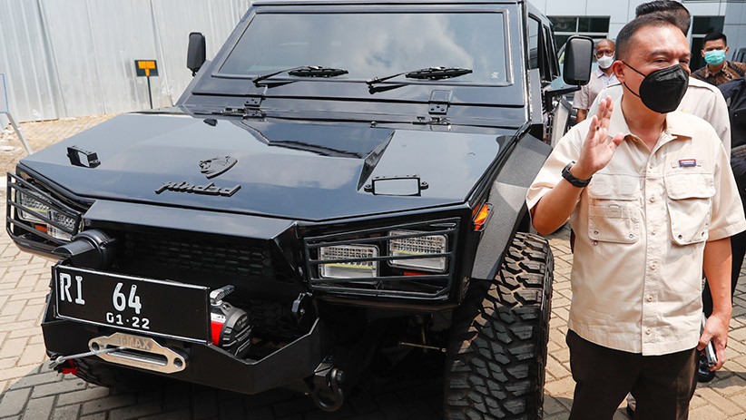 Naik Maung Buatan Pindad Berplat RI 64, Sufmi Dasco Uji Klinis Vaksin Nusantara - Bagian 1