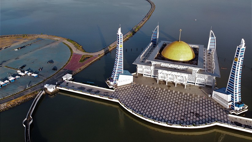 Penampakan dari Udara Keindahan Masjid Al Alam Kendari - Bagian 1