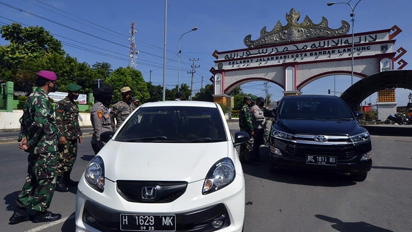 Petugas Gabungan Periksa Pengendara di 5 Titik Pintu Masuk Kota Bandar Lampung - Bagian 2