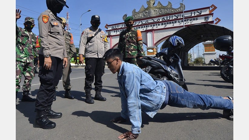 Petugas Gabungan Periksa Pengendara di 5 Titik Pintu Masuk Kota Bandar Lampung - Bagian 1