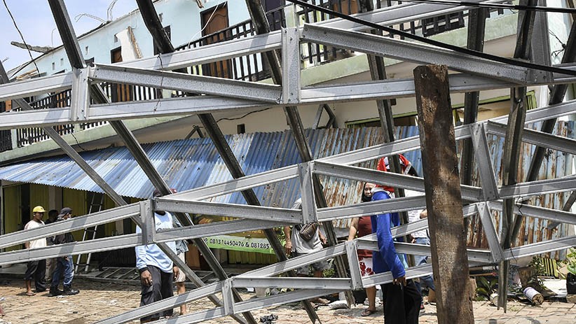 10 Rumah Rusak Diterjang Angin Puting Beliung di Bekasi - Bagian 2