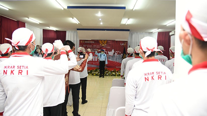 Cium Bendera Merah Putih, 34 Napi Terorisme Ikrar Setia kepada NKRI - Bagian 4