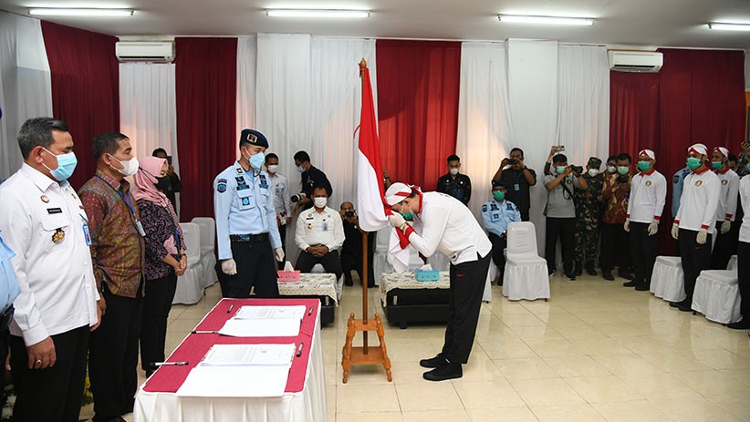 Cium Bendera Merah Putih, 34 Napi Terorisme Ikrar Setia kepada NKRI - Bagian 6