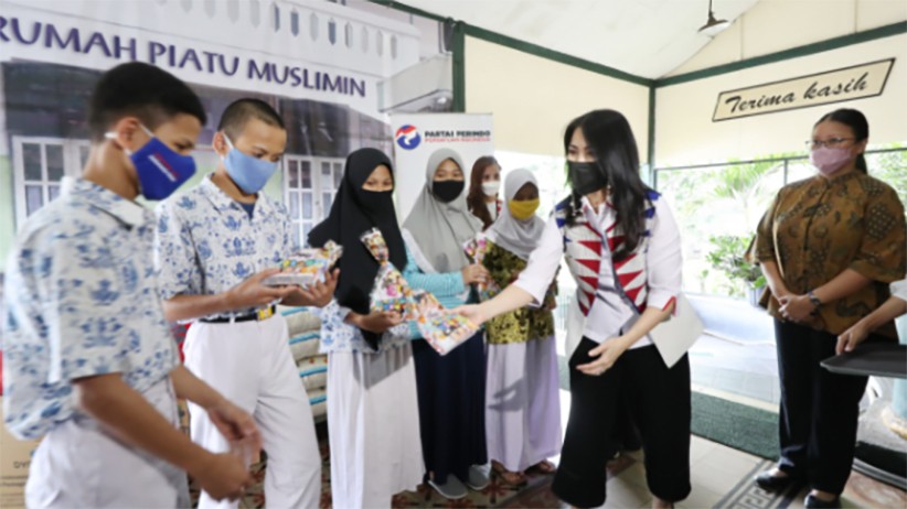 HUT ke-5 Kartini Perindo Kunjungi Panti Asuhan Muslimin  - Bagian 2