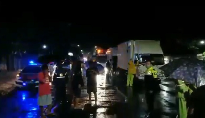 2 Desa Terendam Banjir, Jalur Madiun-Surabaya Macet Parah 