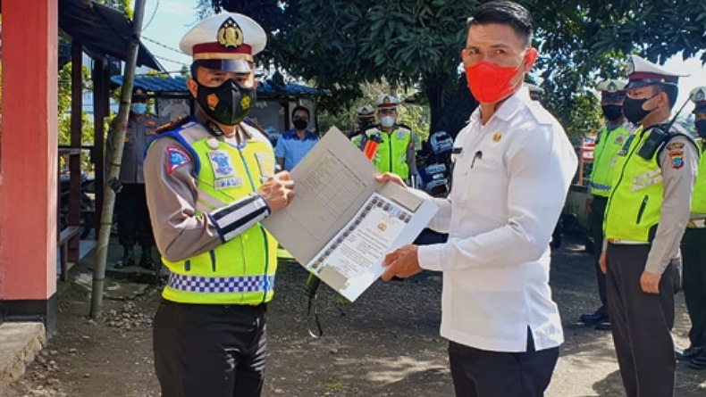 Ikut Berantas Knalpot Bising, Kepala Desa Tenga Ini Raih Penghargaan Polres Minsel