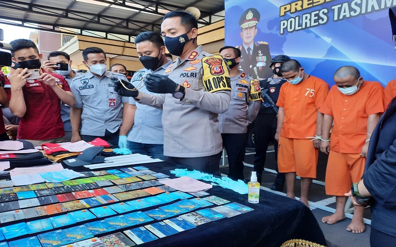 Komplotan Pencuri Modus Ganjal ATM Kuras Uang Setengah Miliar Milik Pengusaha di Tasikmalaya