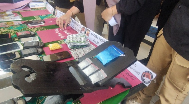 Penyelundupan Narkoba ke Dalam Lapas Cianjur Digagalkan, Sabu Disimpan di Meja Lipat Alquran