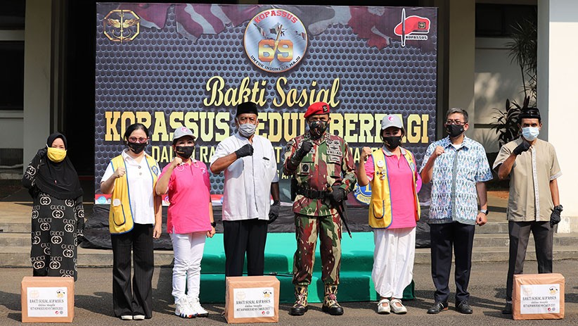 Kopassus Salurkan 6.900 Paket Sembako untuk Warga Desa Binaan - Bagian 3