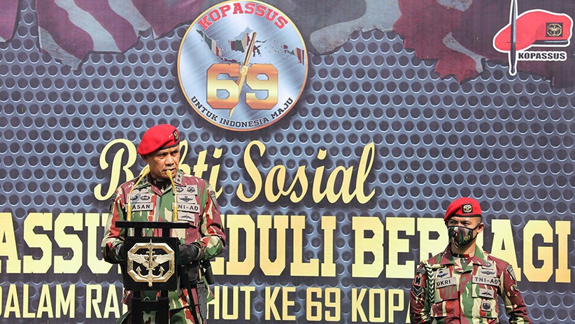 Kopassus Salurkan 6.900 Paket Sembako untuk Warga Desa Binaan - Bagian 4