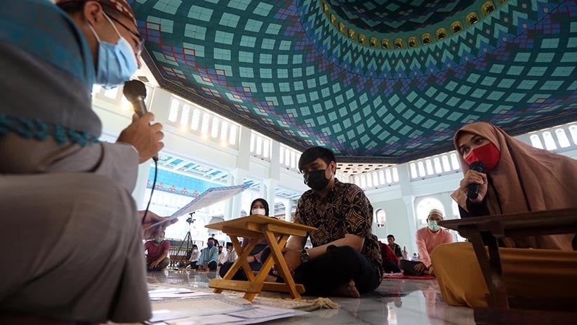 Jumat Pertama Bulan Ramadan, 2 Warga Masuk Islam di Masjid Al Akbar Surabaya - Bagian 1