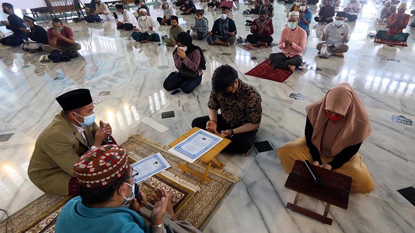 Jumat Pertama Bulan Ramadan, 2 Warga Masuk Islam di Masjid Al Akbar Surabaya - Bagian 3
