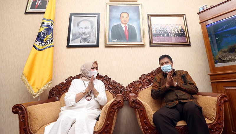 title Adik Bungsu Mahfud MD Calonkan Diri Jadi Rektor Unitomo, Ini Tekadnya Adik Bungsu Mahfud MD Calonkan Diri Jadi Rektor Unitomo, Ini Tekadnya