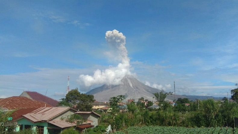 Gunung Sinabung Erupsi Pagi Ini, Semburkan Abu Setinggi 1 Km