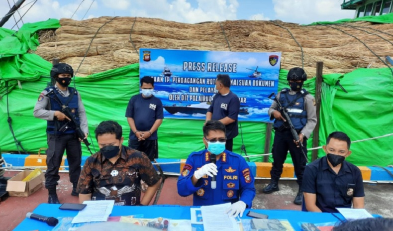 Polda Kalbar Gagalkan Penyelundupan 100 Ton Rotan di Perairan Natai Kuni