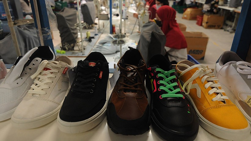 Kok Bisa, Pabrik Sepatu di Majalengka Tetap Beroperasi Normal saat PPKM