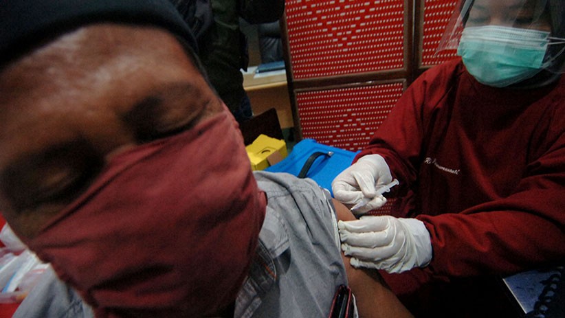 Dinkes Kota Tegal Gelar Vaksinasi Covid-19 pada Malam Hari - Bagian 2