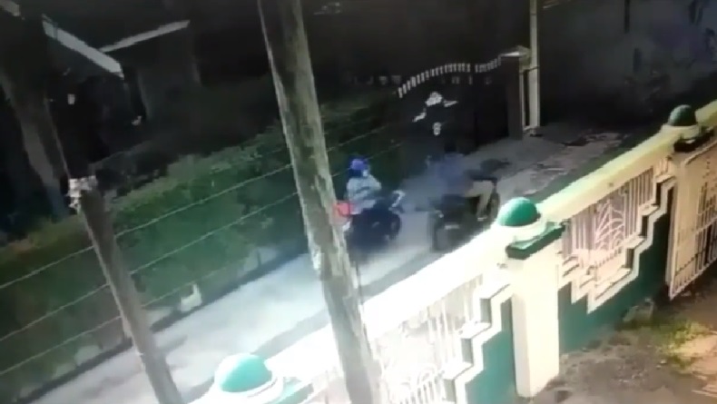 Tunggu Suami Sholat Ashar, Ibu Rumah Tangga Dijambret di Depan Masjid