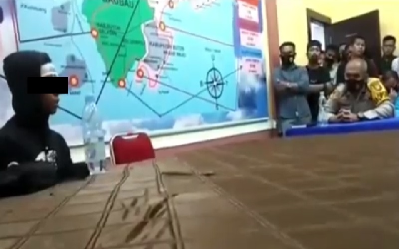 title Beredar Video Kesaksian Anak di Bawah Umur Dipaksa Mengaku Mencuri oleh Oknum Polisi Beredar Video Kesaksian Anak di Bawah Umur Dipaksa Mengaku Mencuri oleh Oknum Polisi