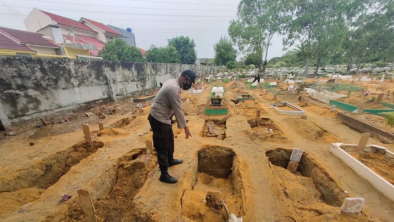 Geger, Belasan Makam di Pekanbaru Amblas usai Diguyur Hujan Deras