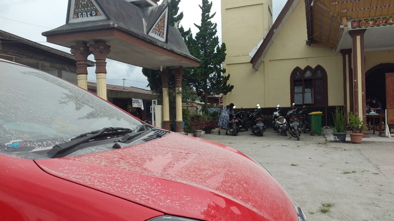 Gunung Sinabung Erupsi 5 Kali, Kabanjahe Dilanda Hujan Abu Vulkanis 