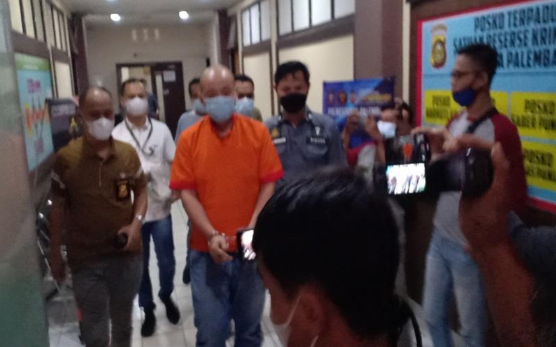 Jason Tjakrawinata, Penganiaya Perawat RS Siloam Palembang Meminta Maaf dengan Tangan Diborgol