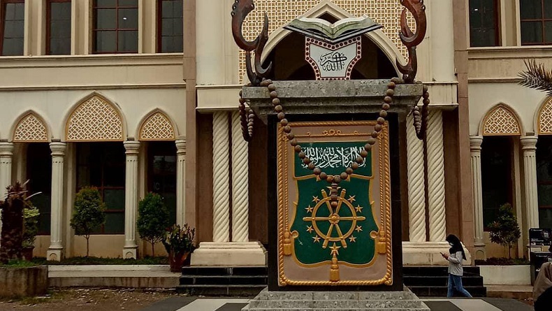 Masjid Agung Karawang, Ramai Dikunjungi Warga meski Pandemi Covid