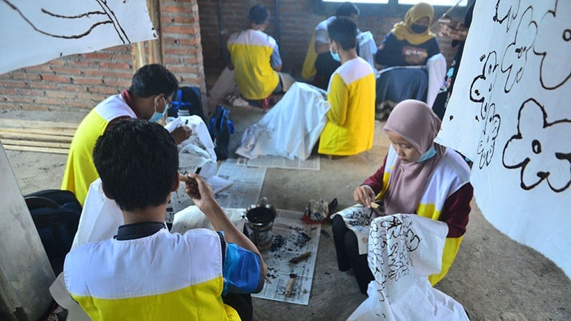 Melihat 100 Anak Milenial Berlatih Membatik di Desa Gondangmanis Kudus - Bagian 1