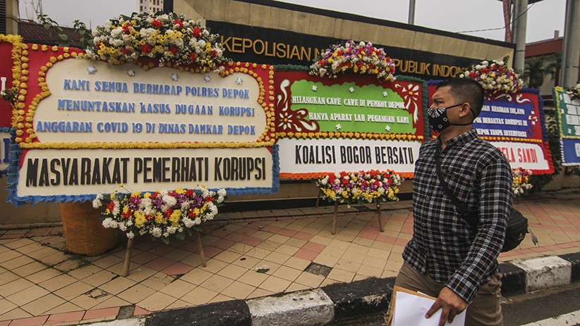 Dukung Usut Dugaan Korupsi Damkar Depok, Karangan Bunga Hiasi Kantor Polisi - Bagian 2