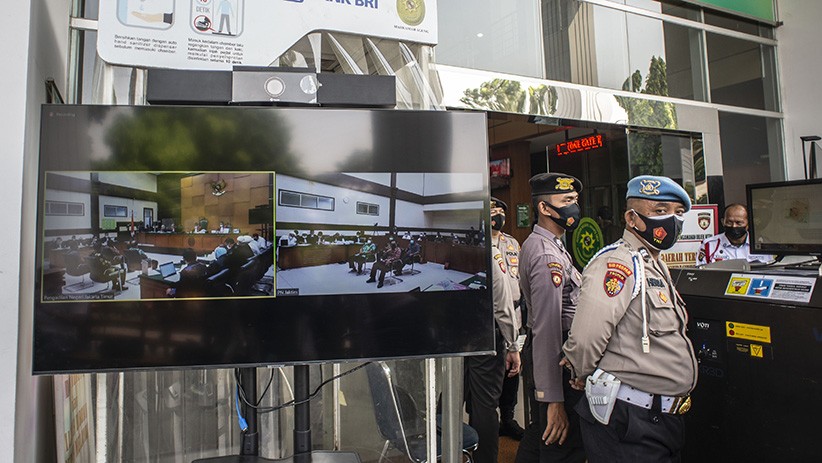 Dijaga Ketat Polisi, Begini Suasana Sidang Lanjutan Habib Rizieq - Bagian 2