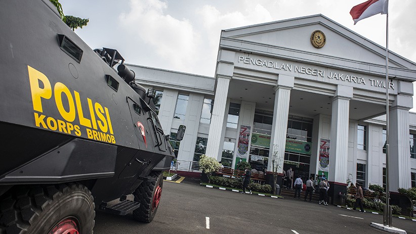 Dijaga Ketat Polisi, Begini Suasana Sidang Lanjutan Habib Rizieq - Bagian 1