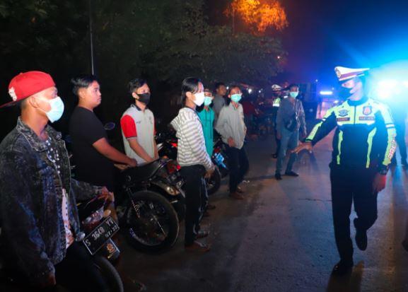 title Polisi Amankan 120 Pebalap Liar di Mojokerto, Puluhan Motor Dikandangkan Polisi Amankan 120 Pebalap Liar di Mojokerto, Puluhan Motor Dikandangkan